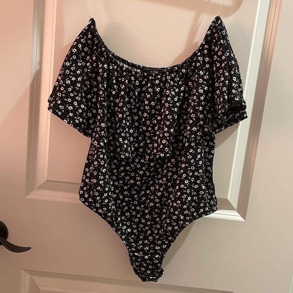 floral bodysuit size M